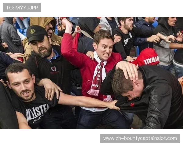 足球流氓行为打击升级，警方加强赛场安保